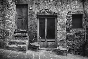 Italy 07 two chairs efp.jpg